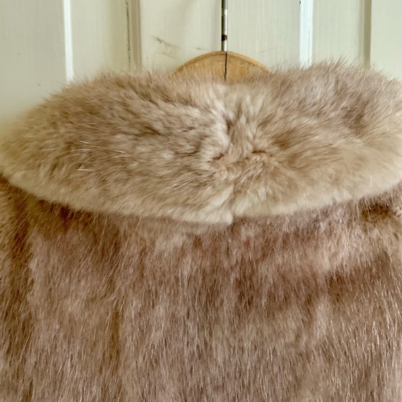 Fur cape made by FETTNER FURS - Picture 12 of 15